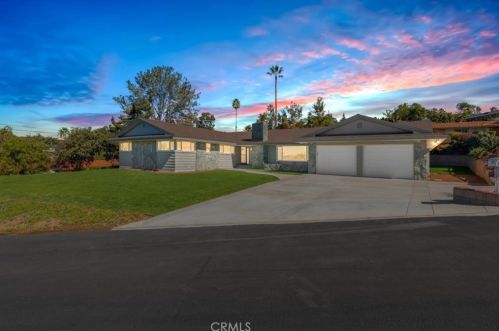 129 Beaumont Ln, Vista, CA 92084-5636