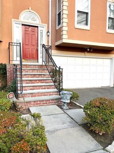 2675 Park Ave, Bridgeport, CT 06604-1358