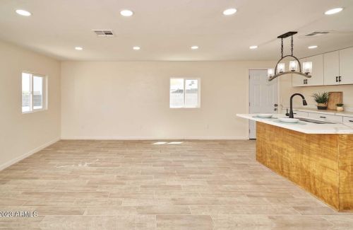 1811 Encinas Ln, Phoenix AZ  85040-1414 exterior