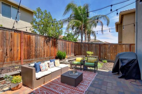 9979 Asilomar Ln, Elk Grove CA  95757-2549 exterior