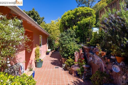 51 Chelton Ln, Oakland, CA 94611-2514