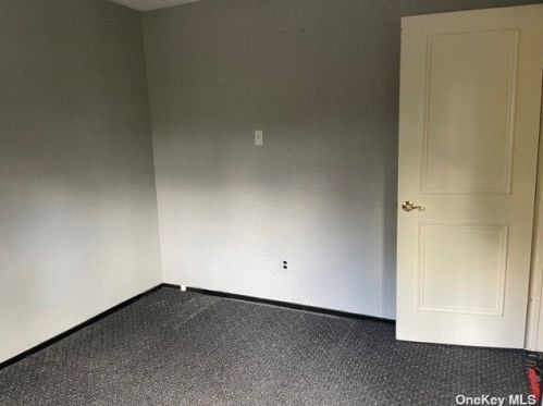 31 Northgate Cres, Huntington Station NY  11747-3096 exterior