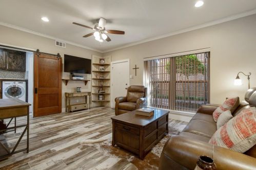 4428 Harlanwood Dr, Fort Worth, TX 76109-1905