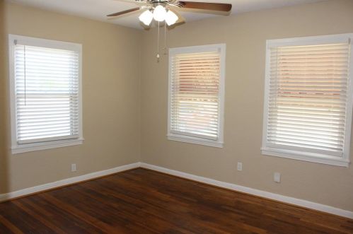 221 5th St, Morgans Point TX  77571-3427 exterior