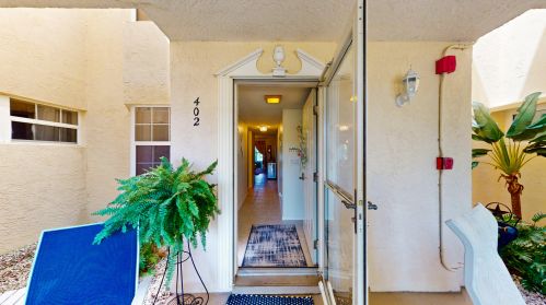 402 Grv Isle Cir, Vero Beach FL 32962-8507 exterior