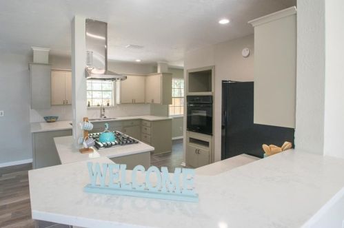 1409 Sherman Dr, Denton, TX 76209-8737