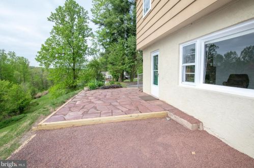 173 Marmic Dr, Southampton PA 18966-1724 exterior