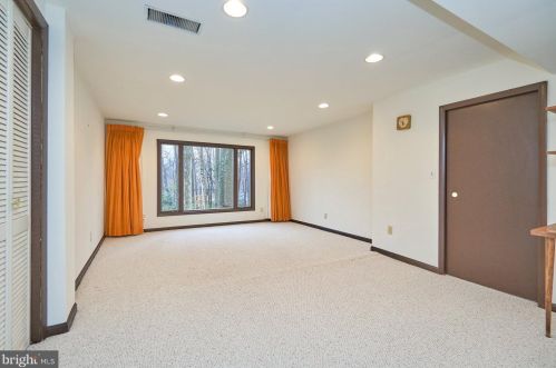 7317 Pinewood St, Falls Church VA  22046-2725 exterior