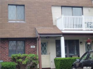 189 Cambridge Dr, Copiague, NY 11726-3245