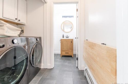 29 Carriage House Dr, Danbury CT  06810-8206 exterior