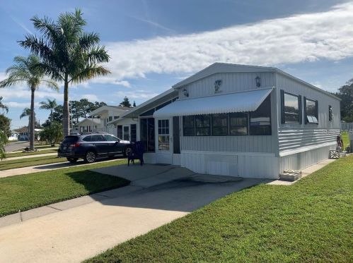213 Crown Point Dr, Nokomis, FL 34275-1820