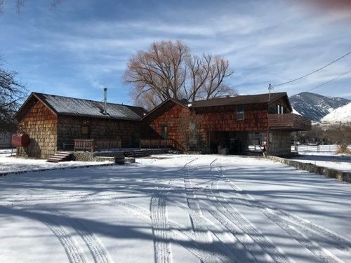 511 Confederate Dr, Baker, ID 83467-4006