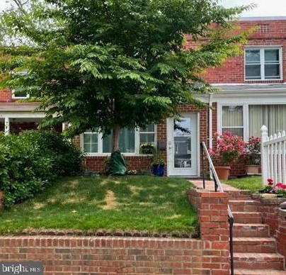 213 33rd St, Washington, DC 20019-1307