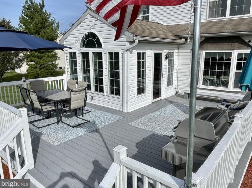 12 Bittersweet Dr, Cochranville PA  19330-1406 exterior