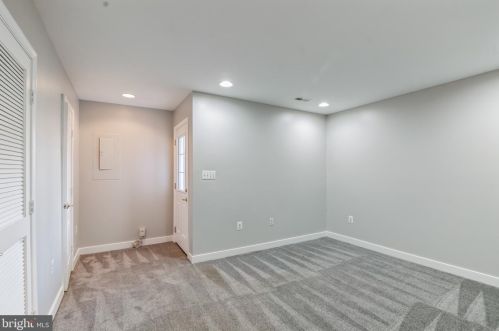 13046 Terminal Way, Woodbridge VA  22193-6116 exterior