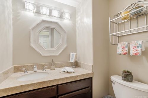 372 Turin St, Calabasas CA  91377-5527 exterior