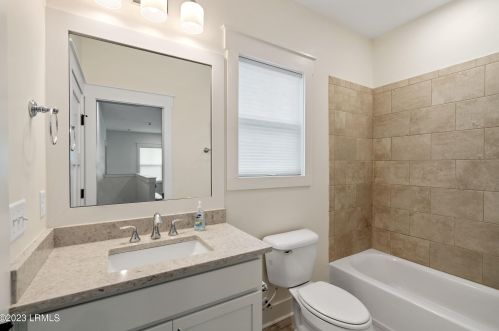 2 Faculty Dr, Beaufort SC  29907-2528 exterior