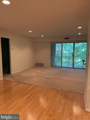 1208 Valley Glen Rd, Melrose Park, PA 19027-1752