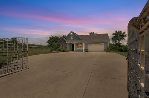 8007 Abner Rd, Terrell, TX 75161-7945