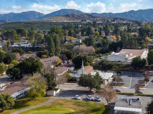 26817 Oak Branch Cir, Santa Clarita CA  91321-1455 exterior