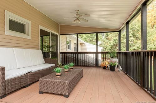 84 Cherry St, Cheshire CT  06410-2734 exterior