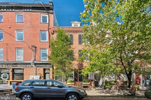 131 Bainbridge St, Philadelphia, PA 19147-2413