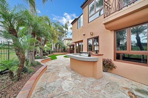 6471 Morningside Dr, Huntington Beach CA  92648-6106 exterior