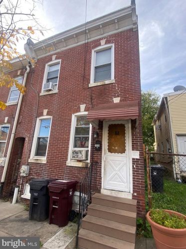 1008 Read St, Wilmington, DE 19805-4013