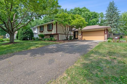 9008 Cherokee Dr, Minneapolis, MN 55428-1857