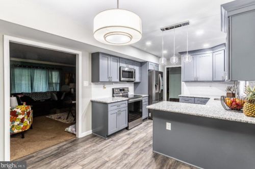 49 Manor Ln, Willingboro, NJ 08046-3133
