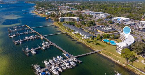 214 Miracle Strip Pkwy, Fort Walton Beach FL  32548-6651 exterior