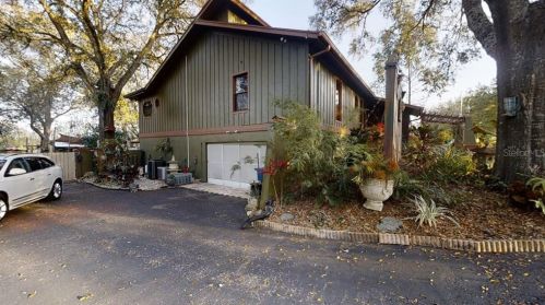 8253 Delaware Dr, Brooksville, FL 34607-2111