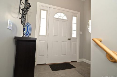 15 Ardi Ct, Sandy Hook, CT 06482