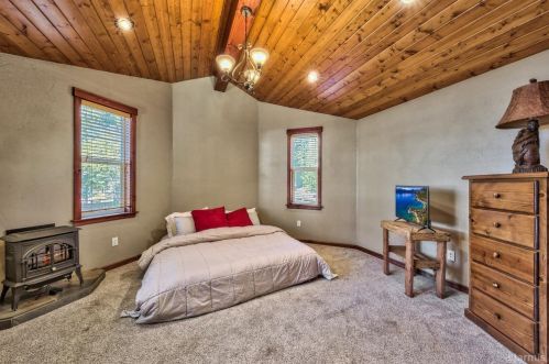 1045 Mohawk St, South Lake Tahoe CA  96150-5232 exterior