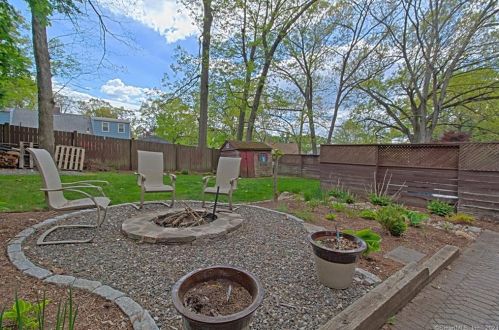 82 Chambers St, Manchester CT  06042-2912 exterior