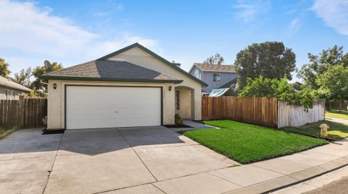 5556 Greenoaks Dr, Riverbank, CA 95367-3845