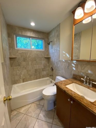 2326 Hampton Ave, Seaford NY  11783-3114 exterior