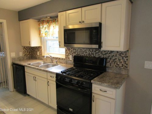 945 Glenda Dr, Titusville, FL 32780-7106
