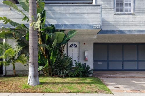 2103 Phelan Ln, Redondo Beach, CA 90278-2514