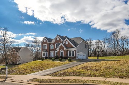 1604 Heritage Dr, Pittsburgh, PA 15237-7610