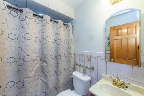 102 Mount Pleasant Ave, West Paterson NJ  07424-2838 exterior