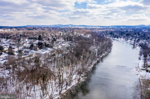 879 Mandy Ln, Camp Hill, PA 17011-1536