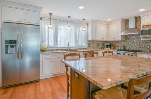 624 Tower Mews, Oakdale NY  11769-2449 exterior
