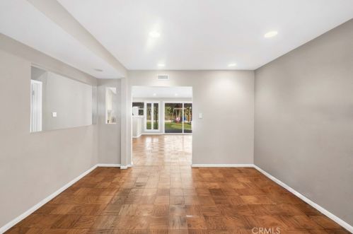 6450 Aldea Ave, Van Nuys CA  91406-5401 exterior