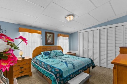 1525 Pleasant St, Tavares FL  32778-4001 exterior