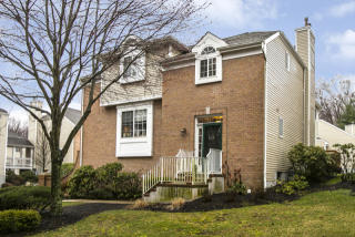 55 Woods End Rd, Gillette, NJ 07933-1511