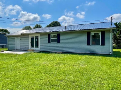 150 4th St, Frazeysburg OH  43822-9753 exterior