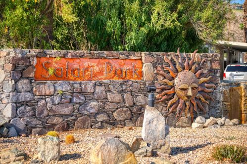 70 Santa Monica St, Palm Springs CA  92264-5257 exterior