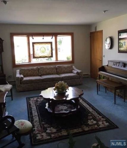 44 Falmouth Ave, Elmwood Park, NJ 07407-1642