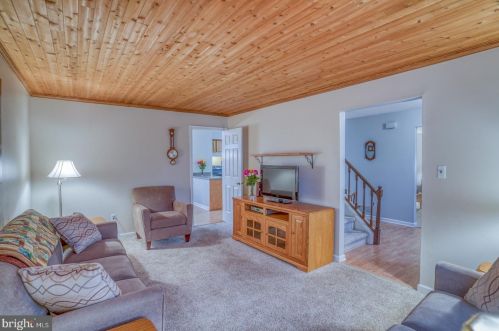 42 Saratoga Dr, New Castle DE  19720-4232 exterior